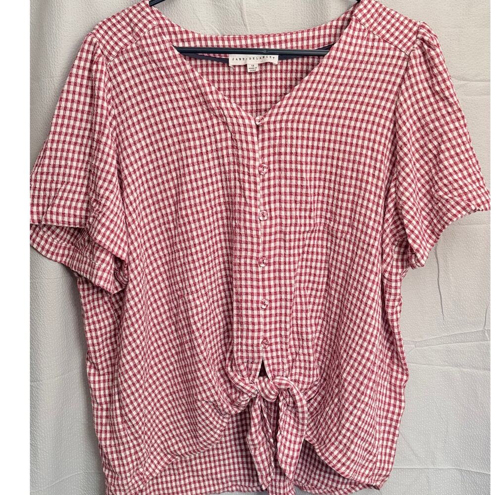 Size 1x Red and White Gingham Tie Front Women’s Shirt